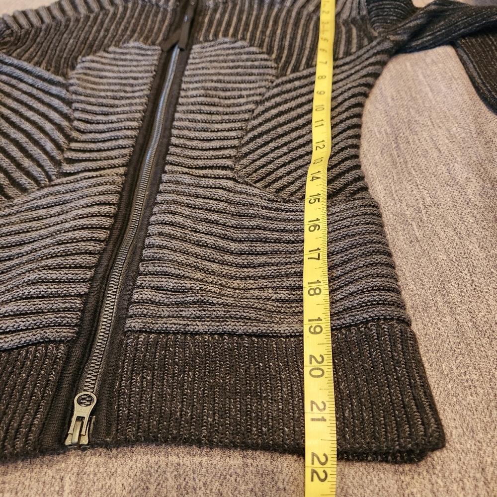 Lululemon form-fitting Black & Gray Sweater jacket with hood size 6 / fits S/XS - Picture 10 of 10
